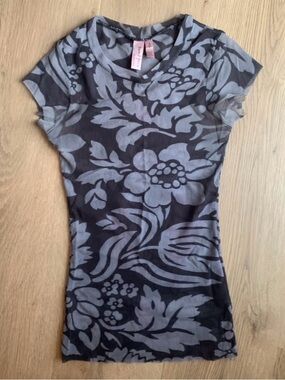 Sweet Pea Gray and Black Floral Short-Sleeve Tee